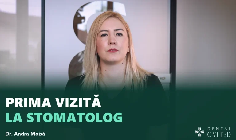 Dr. Andra Moisă, medic stomatolog pedodonție la Dental CATTED, într-un cadru din clipul video despre prima vizită a copilului la stomatolog